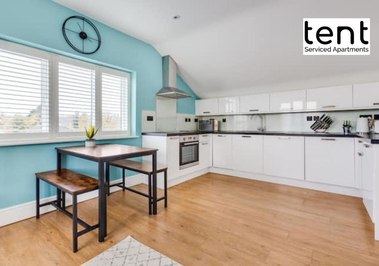 Stylish 1 Bed Apt , Central , Pkg, Perfect For Long Stays Эгэм Экстерьер фото
