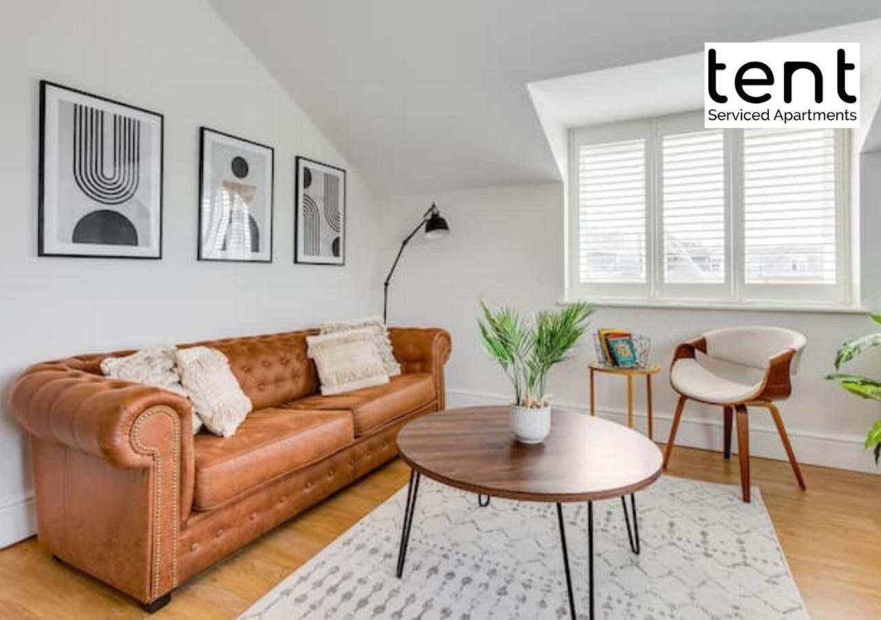 Stylish 1 Bed Apt , Central , Pkg, Perfect For Long Stays Эгэм Экстерьер фото