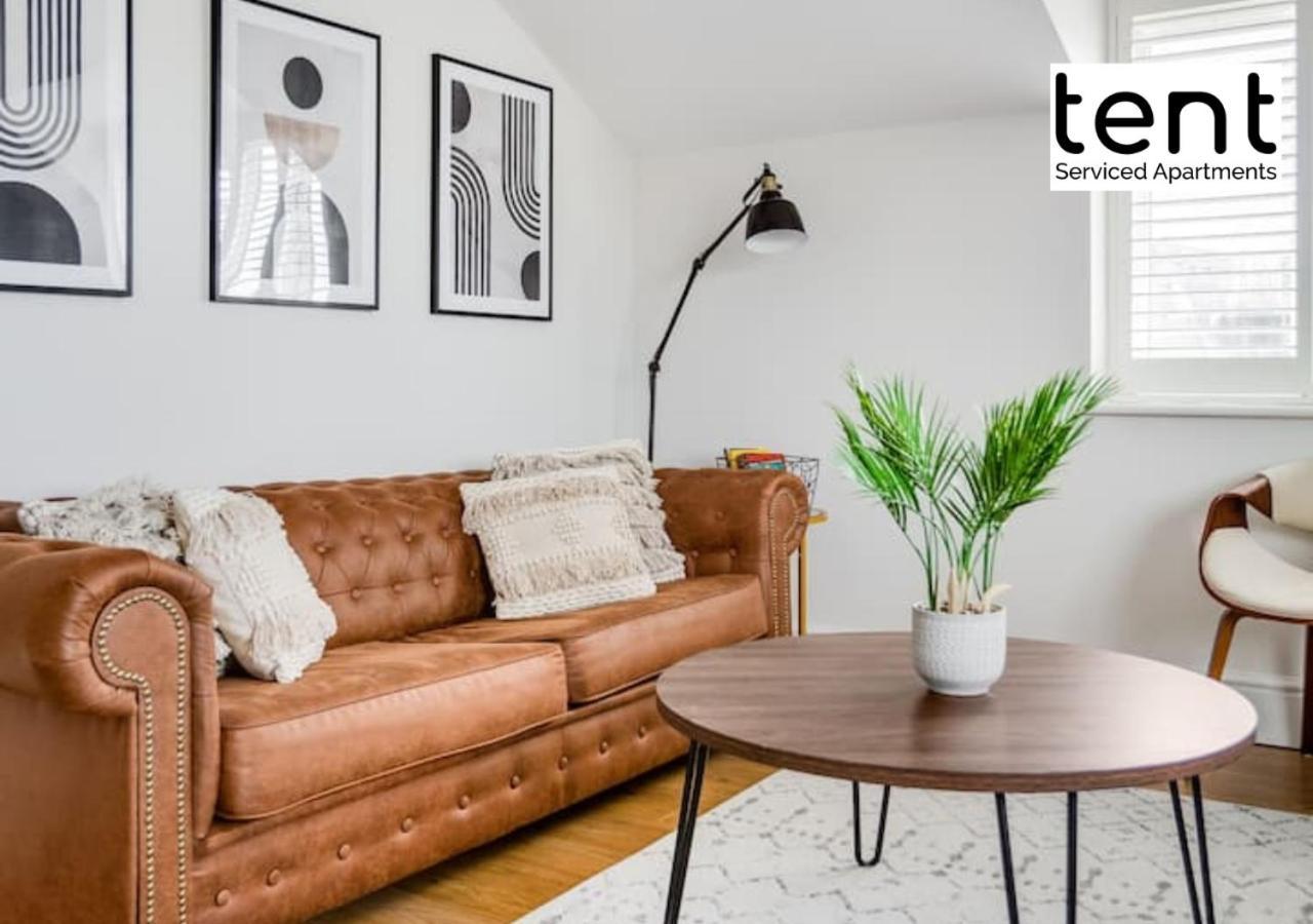 Stylish 1 Bed Apt , Central , Pkg, Perfect For Long Stays Эгэм Экстерьер фото