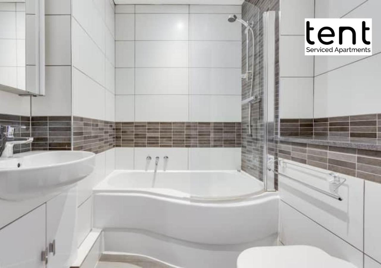 Stylish 1 Bed Apt , Central , Pkg, Perfect For Long Stays Эгэм Экстерьер фото