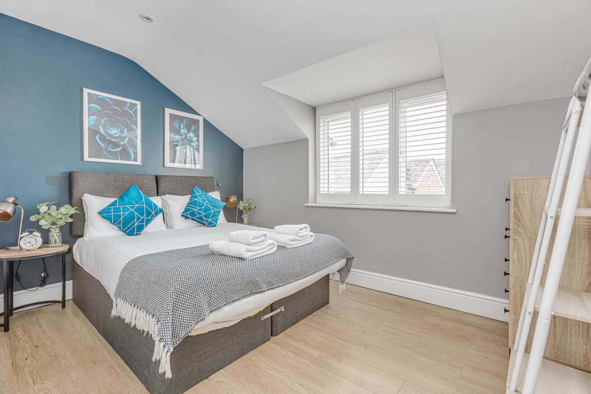 Stylish 1 Bed Apt , Central , Pkg, Perfect For Long Stays Эгэм Экстерьер фото